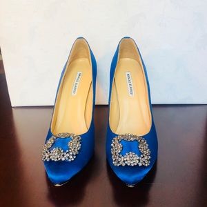 Manolo Blanik Hangisi Satin Pumps